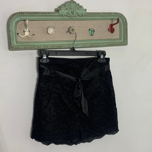 Marciano Pants - Guess x Marciano high waisted lace black Shortie shorts small